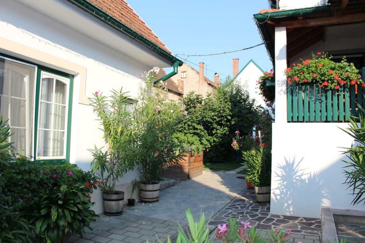 Appartement "Blumengassl" Mörbisch am See Exterior foto
