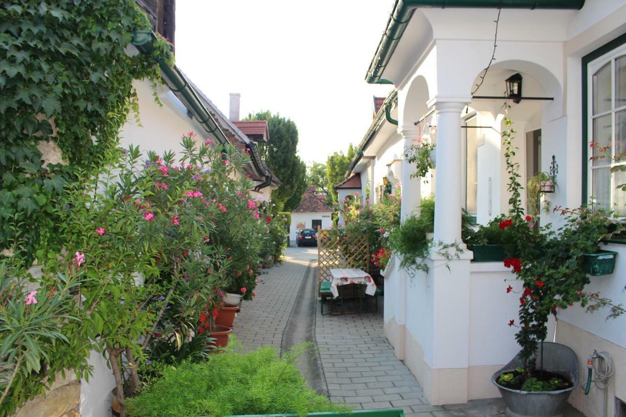 Appartement "Blumengassl" Mörbisch am See Exterior foto